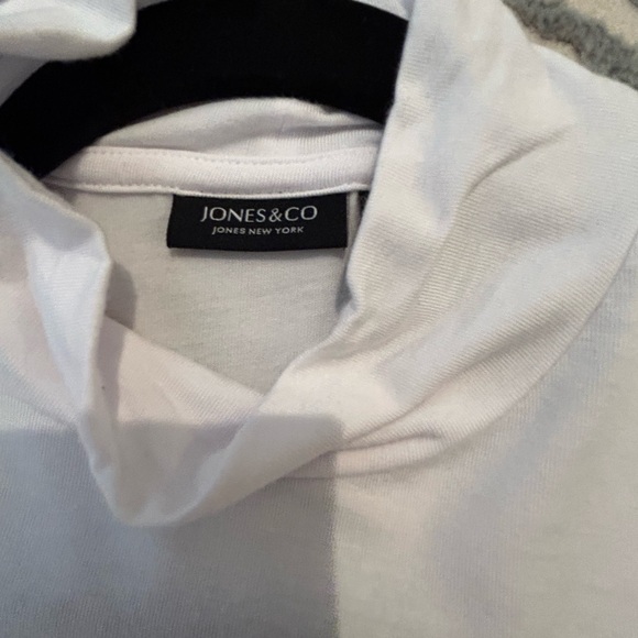 Jones & Co White Mock Turtleneck - Picture 5 of 5